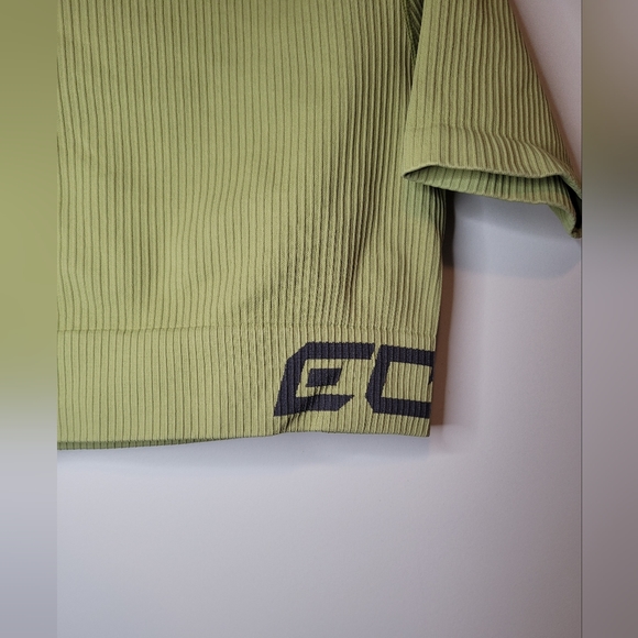 ECHT Seamless Green Crop Top - Picture 2 of 4